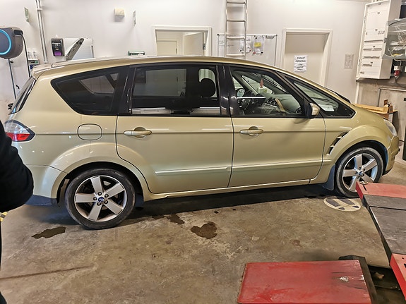 Ford S-MAX 4 of 6