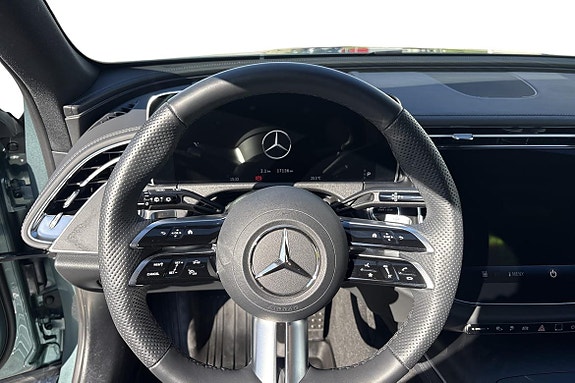 Mercedes-Benz E300 de 8 of 22