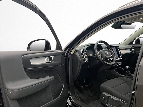 Volvo XC40 10 of 30