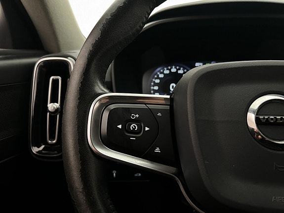 Volvo XC40 14 of 30