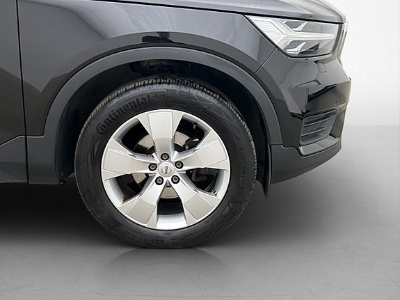 Volvo XC40 28 of 30