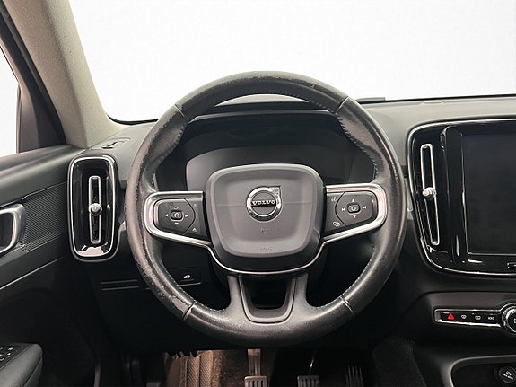 Volvo XC40 12 of 30