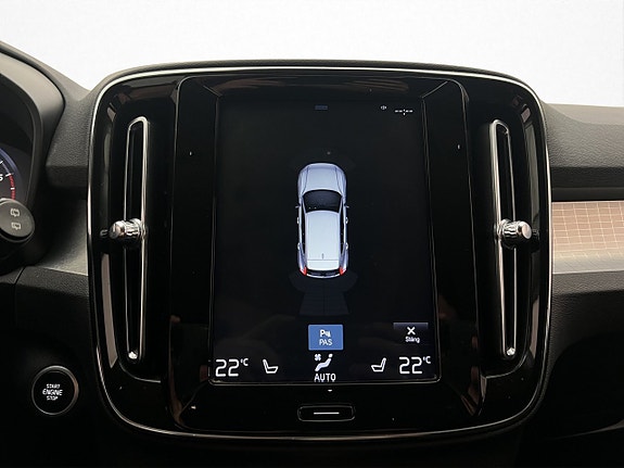 Volvo XC40 17 of 30