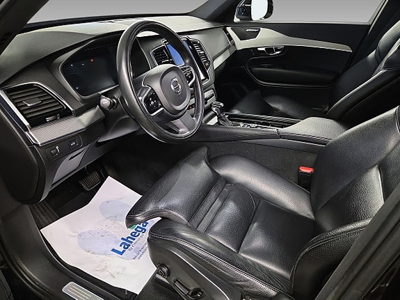 Volvo XC90 9 of 9