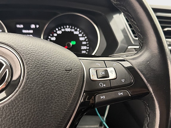 Volkswagen Tiguan Allspace 18 of 30