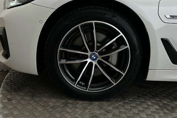 BMW 530e 12 of 26