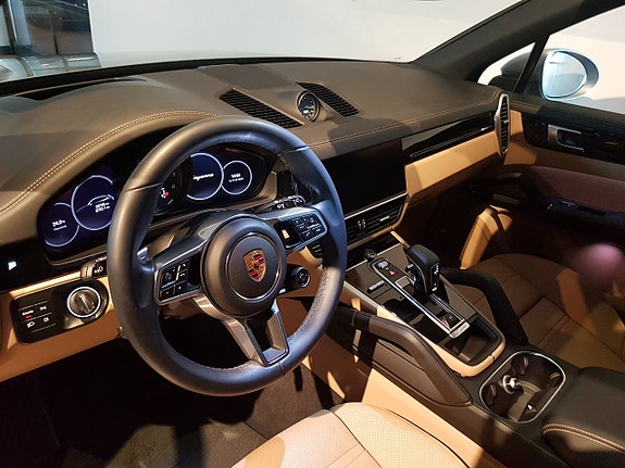 Porsche Cayenne 11 of 12