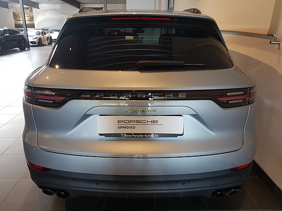 Porsche Cayenne 5 of 12