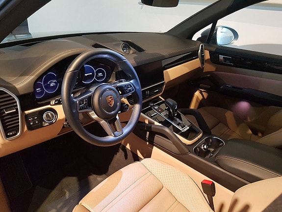 Porsche Cayenne 8 of 12