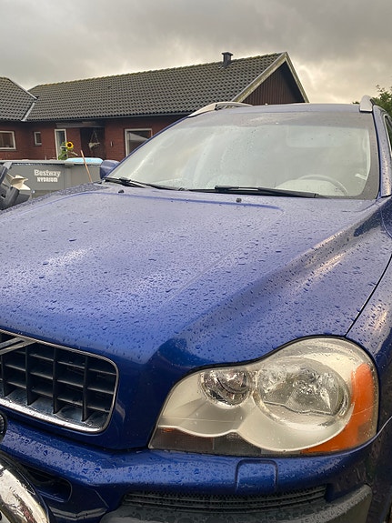 Volvo XC90 2 of 6