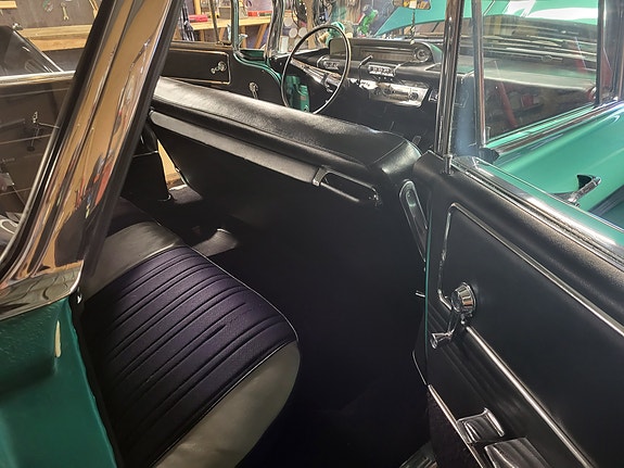 Buick Electra 225 3 of 4