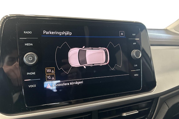 Volkswagen T-Roc 25 of 25