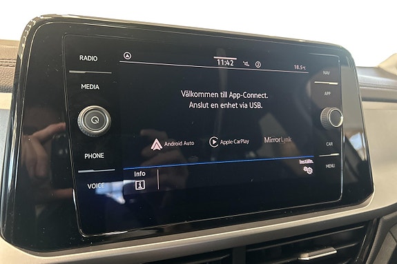 Volkswagen T-Roc 24 of 25