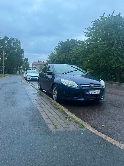 Ford Focus 2 of 6
