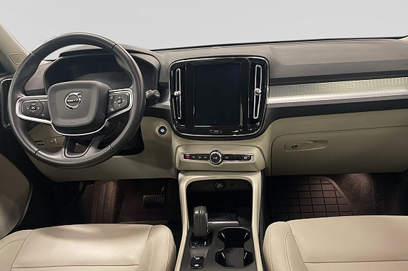 Volvo XC40 5 of 8