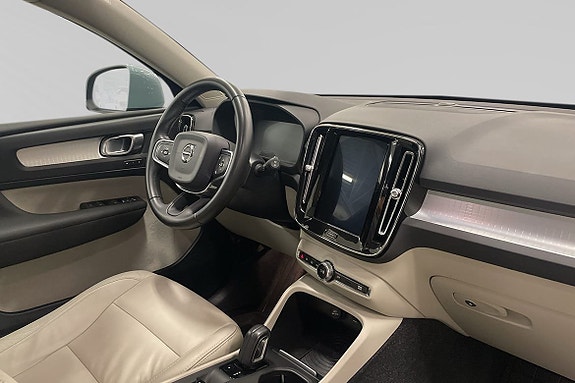 Volvo XC40 6 of 8