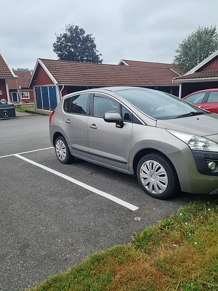 Peugeot 3008 2 of 7