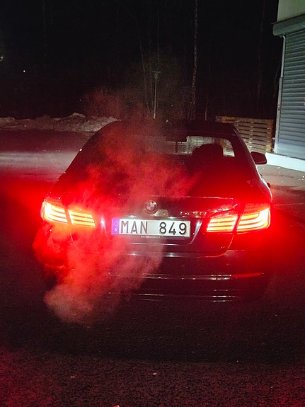 BMW 528i 3 of 8