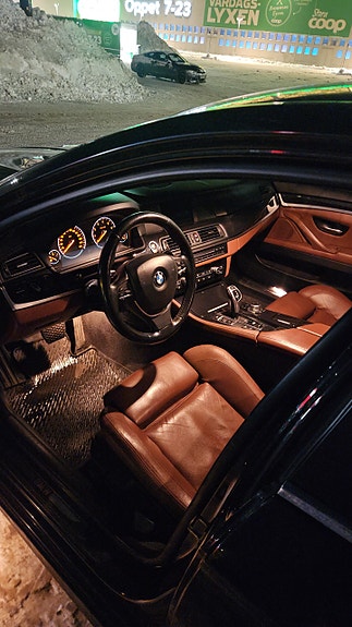 BMW 528i 6 of 8