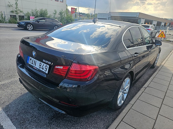 BMW 528i 2 of 8