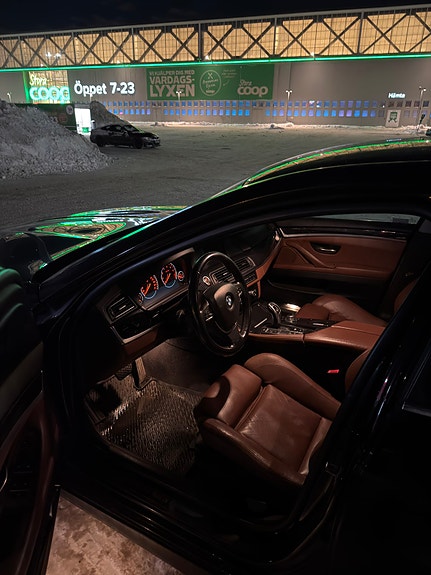 BMW 528i 5 of 8