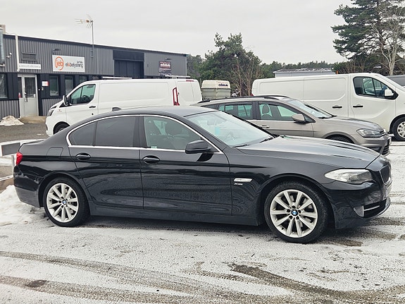 BMW 528i 4 of 8