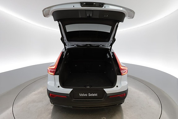 Volvo XC40 16 of 17