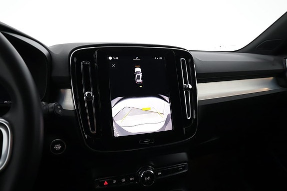 Volvo XC40 13 of 17