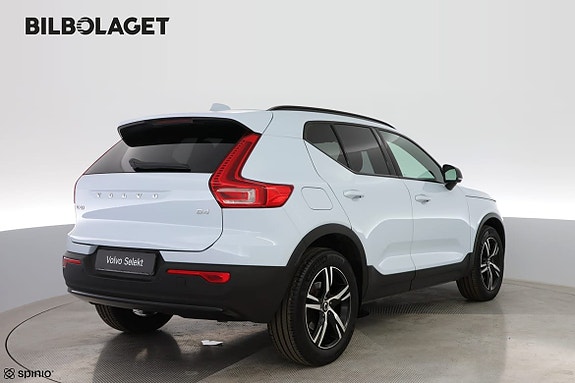 Volvo XC40 4 of 17