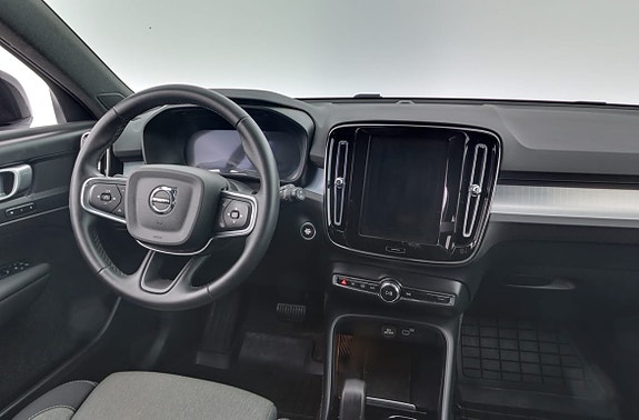 Volvo XC40 8 of 17