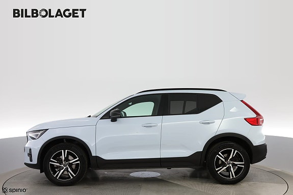 Volvo XC40 2 of 17