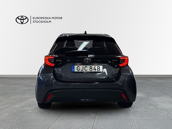 Toyota Yaris 5 of 15