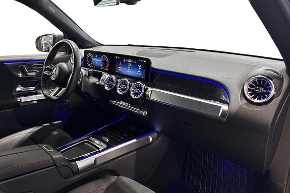 Mercedes-Benz GLB200 11 of 19