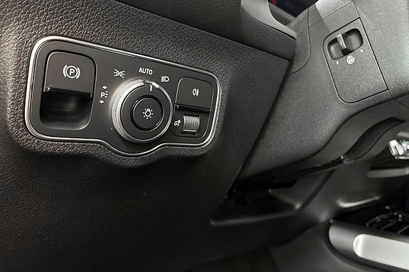 Mercedes-Benz GLB200 19 of 19