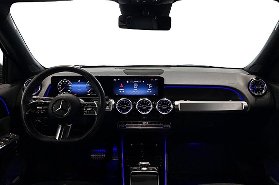 Mercedes-Benz GLB200 9 of 19