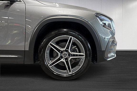 Mercedes-Benz GLB200 12 of 19