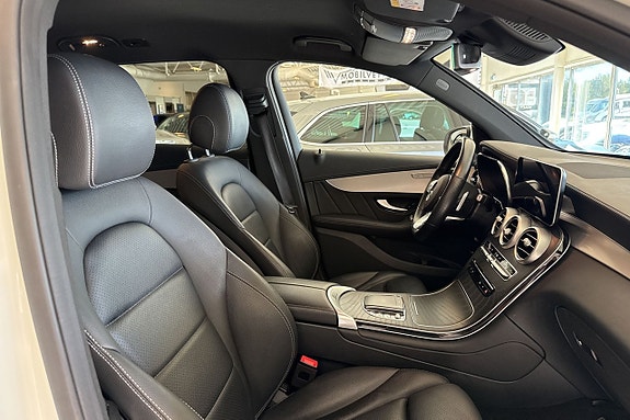 Mercedes-Benz GLC300 de 14 of 22