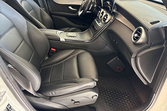 Mercedes-Benz GLC300 de 13 of 22