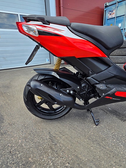 Aprilia Sr50 3 of 4