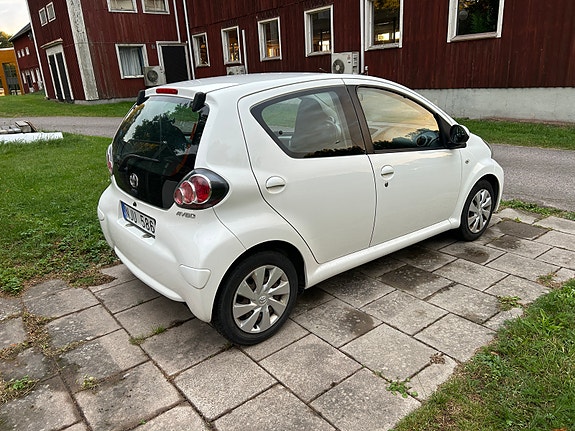 Toyota Aygo 4 of 9