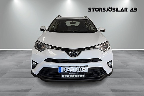 Toyota RAV4 8 of 17