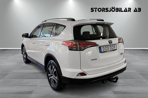 Toyota RAV4 5 of 17