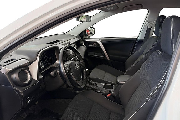 Toyota RAV4 9 of 17