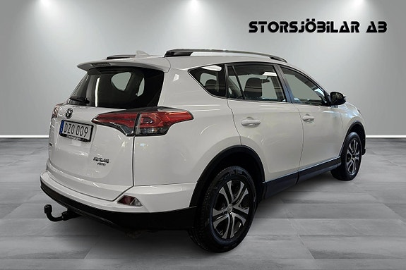Toyota RAV4 3 of 17