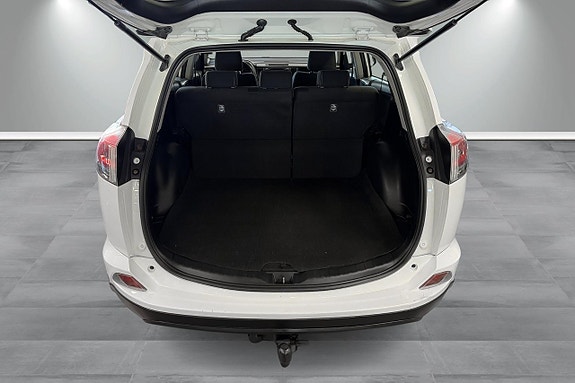 Toyota RAV4 12 of 17