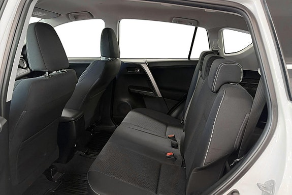 Toyota RAV4 10 of 17