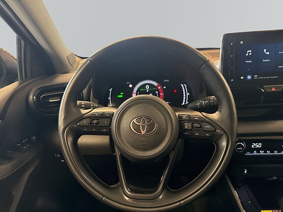 Toyota Yaris 10 of 15