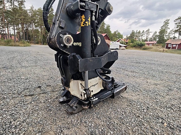 Schaeff / Terex TC85 – Engcon – Grip – 3 skopor – Nya band 8 of 9