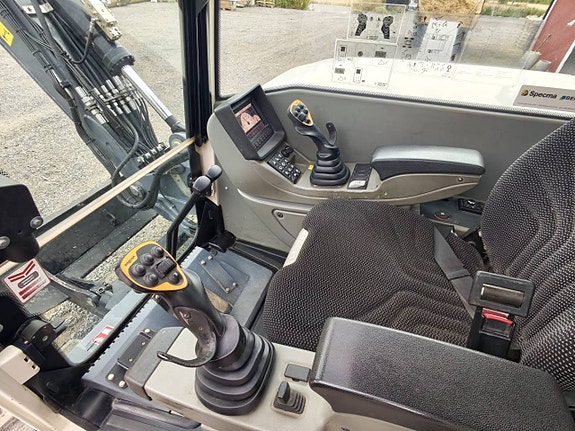 Schaeff / Terex TC85 – Engcon – Grip – 3 skopor – Nya band 5 of 9