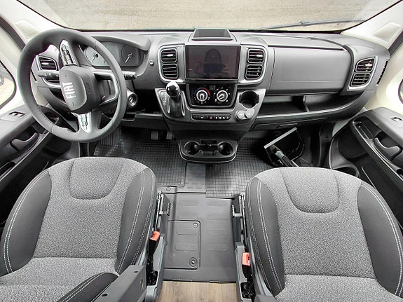 Carado T338 S HC-Edition Långbäddar, 350 mil!!, automatlåda, markis med mer! 5 of 19